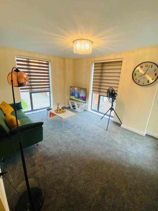 Beautiful And Modern 2 Bedroom Flat In Colindale Эджвар Экстерьер фото
